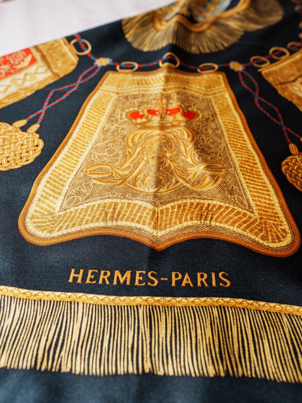 Hermès Les Tambours Silk Twill Scarf Carré 90 Black Gold Drum Motif - Picture 3 of 7